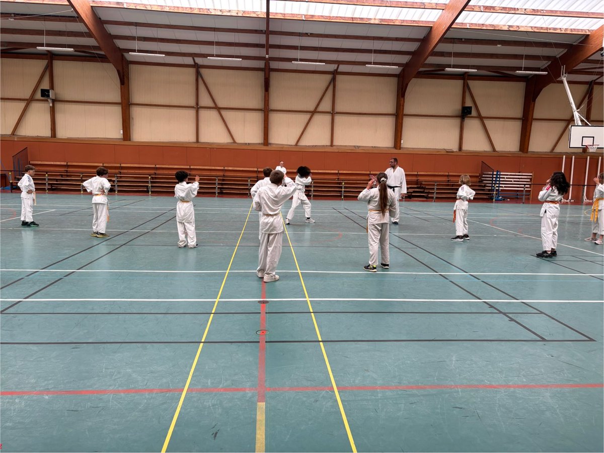 ⚽ Simon R. 🚲 (@simpeps27) on Twitter photo Dernière séance de la Section Sportive Scolaire génération #4 au <a href="/CampusEduc27/">Campus Educatif Mesnil-En-Ouche - Collège</a> avec l’excellent partenariat avec le CS Beaumont Karaté. Merci à notre CE en 🥋sur cette dernière séance ! <a href="/GrrrYann/">Yann Gressus</a> <a href="/ffkarate/">FFKaraté</a> <a href="/ffk_eure/">FFK Comité de l'Eure</a> Dernière séance de la Section Sportive Scolaire génération #4 au <a href="/CampusEduc27/">Campus Educatif Mesnil-En-Ouche - Collège</a> avec l’excellent partenariat avec le CS Beaumont Karaté. Merci à notre CE en 🥋sur cette dernière séance ! <a href="/GrrrYann/">Yann Gressus</a> <a href="/ffkarate/">FFKaraté</a> <a href="/ffk_eure/">FFK Comité de l'Eure</a>