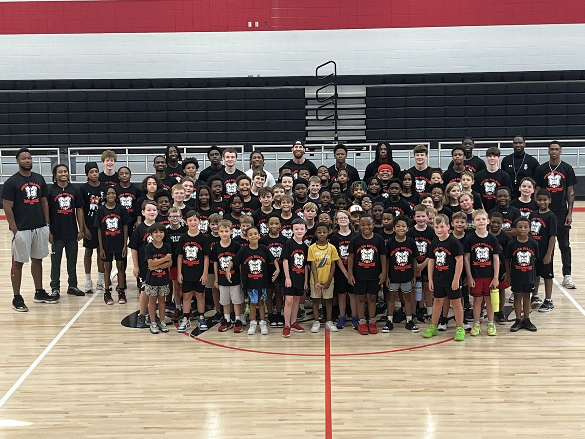 OpelikaHoops's tweet image. Today we ended another successful OHS Boys Basketball Camp! We want to thank all of the parents for sending their sons to us over the last few days. This was the largest camp we have had yet! Go Dawgs!