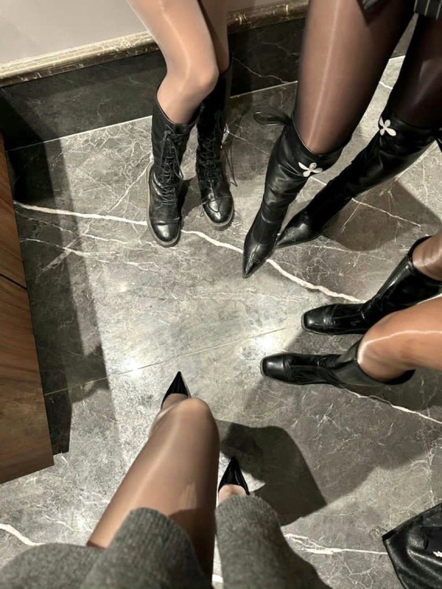 又是靴子玩耍你的一天
支配你只用靴子动一动
你的脑子你的钱包就会奉献给我
#atm奴 #账单奴 #压榨 #上贡奴   ＃寸止 #吸金 #报销奴 #脚奴  #榨金 #女性崇拜 #脚底 #女s  ＃皮靴