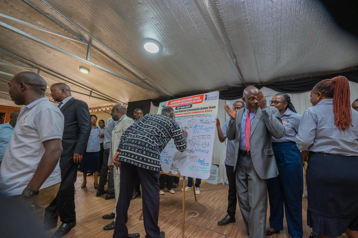 rescueonemore's tweet image. Happening now, the launch of the Kawempe Community Action Team, focused on ending child sexual violence in Kawempe Division, Kampala, Uganda 🇺🇬 #endchildabuse #endsexualabuse #endchildtrafficking #childsafeguarding