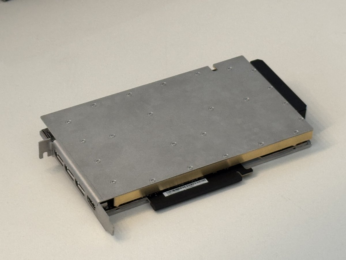 jakkuh_t's tweet image. Me prototype Optimus single slot water cooled RTX 5090 has arrived >:D
help me pick a case for the new build, needs lots of space because I’m gonna do something hella stupid for it