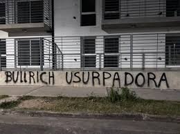 ⛔🚨✅ Bullrich una vez más cometiendo un delito. Patricia Bullrich se robó casas del Procrear que ya estaban asignadas y se las dio a las fuerzas federales en agradecimiento por reprimir jubilados.
 Jueces, fiscales, miran para otro lado mientras Bullrich sigue delinquiendo.