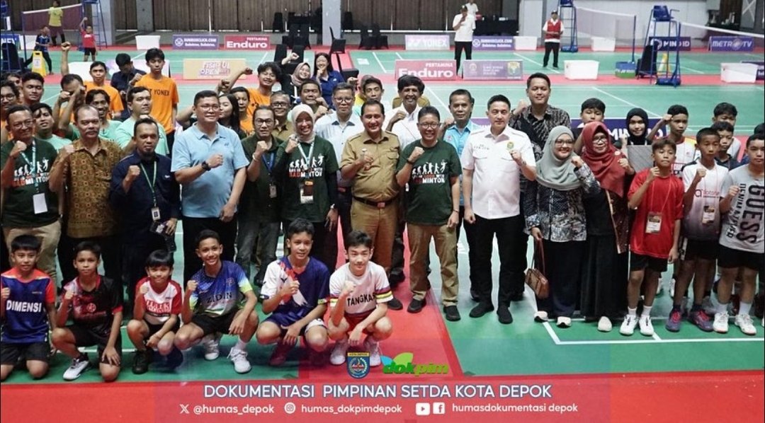 Wakil Wali Kota Depok, Chandra Rahmansyah menghadiri Turnamen Badminton FISIP UI Open 2025, Senin (23/06/2025). 

Turnamen yang dilaksanakan pada 23 – 29 Juni 2025 bertempat di Balairung dan Gymnasium Universitas Indonesia, Depok.