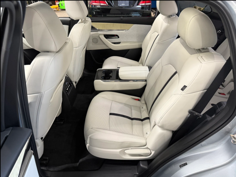 AnnapolisMazda's tweet photo. Three rows? Premium technology? Enhanced safety? This Certified Pre-Owned 2024 #MazdaCX90 #SUV has it all. 
Take a look: https://t.co/KYvyAHXiHT https://t.co/sglUJ6InsO