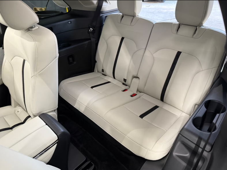 AnnapolisMazda's tweet photo. Three rows? Premium technology? Enhanced safety? This Certified Pre-Owned 2024 #MazdaCX90 #SUV has it all. 
Take a look: https://t.co/KYvyAHXiHT https://t.co/sglUJ6InsO