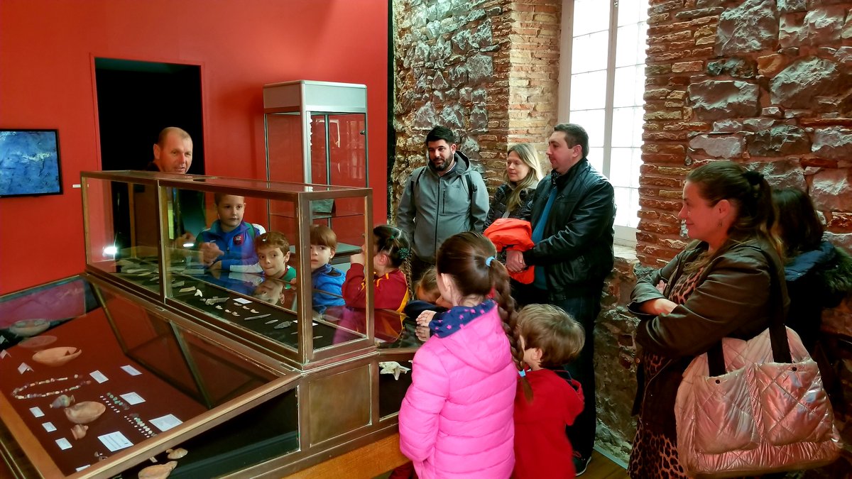 🗺️ WALKS THROUGH HISTORY returns this summer!

Free guided tours for children aged 9–12 exploring Gibraltar’s fascinating past.
📅 Wednesdays from 23 July
⏰ 10:00–11:30
🎟️ Booking essential 👉 gibmuseum.gi/news/walks-2025
#Gibraltar #GibraltarMuseum #WalksThroughHistory