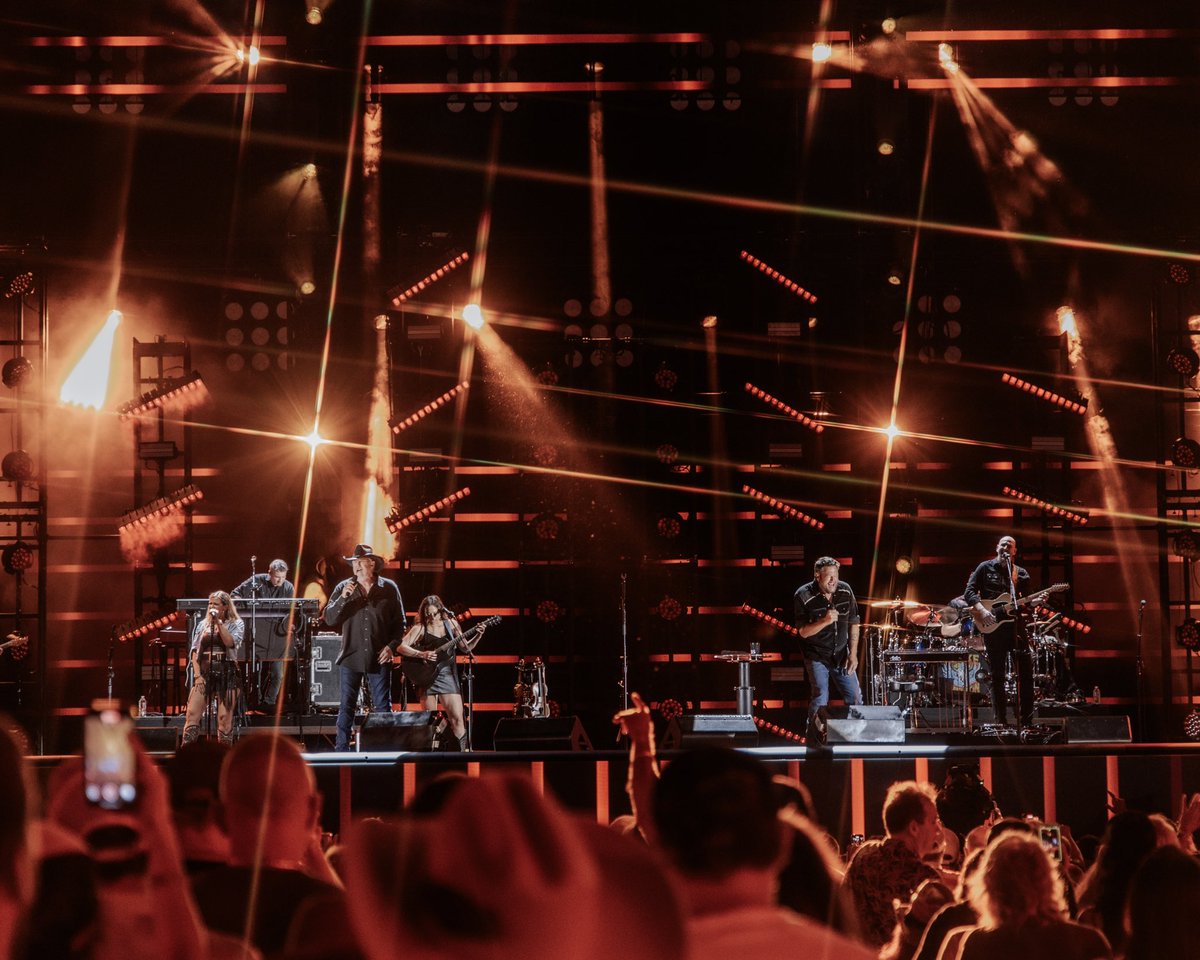 blakeshelton's tweet image. Don't miss the @CountryMusic event of the summer! #CMAfest presented by @SoFi airs TOMORROW on @abc at 8/7c! -Team BS