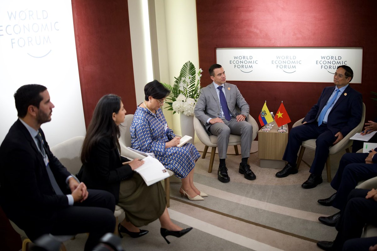 Economía Finanzas Ec (@finanzasec) on Twitter photo 🇨🇳China | La ministra de Economía y Finanzas, <a href="/SarihaMoya/">@SarihaMoya</a>, junto a la comitiva de Ecuador, acompañó al presidente <a href="/DanielNoboaOk/">Daniel Noboa Azin</a> en el encuentro con el Primer Ministro de la República Socialista de Vietnam, Pham Minh Chinh. 🇨🇳China | La ministra de Economía y Finanzas, <a href="/SarihaMoya/">@SarihaMoya</a>, junto a la comitiva de Ecuador, acompañó al presidente <a href="/DanielNoboaOk/">Daniel Noboa Azin</a> en el encuentro con el Primer Ministro de la República Socialista de Vietnam, Pham Minh Chinh.