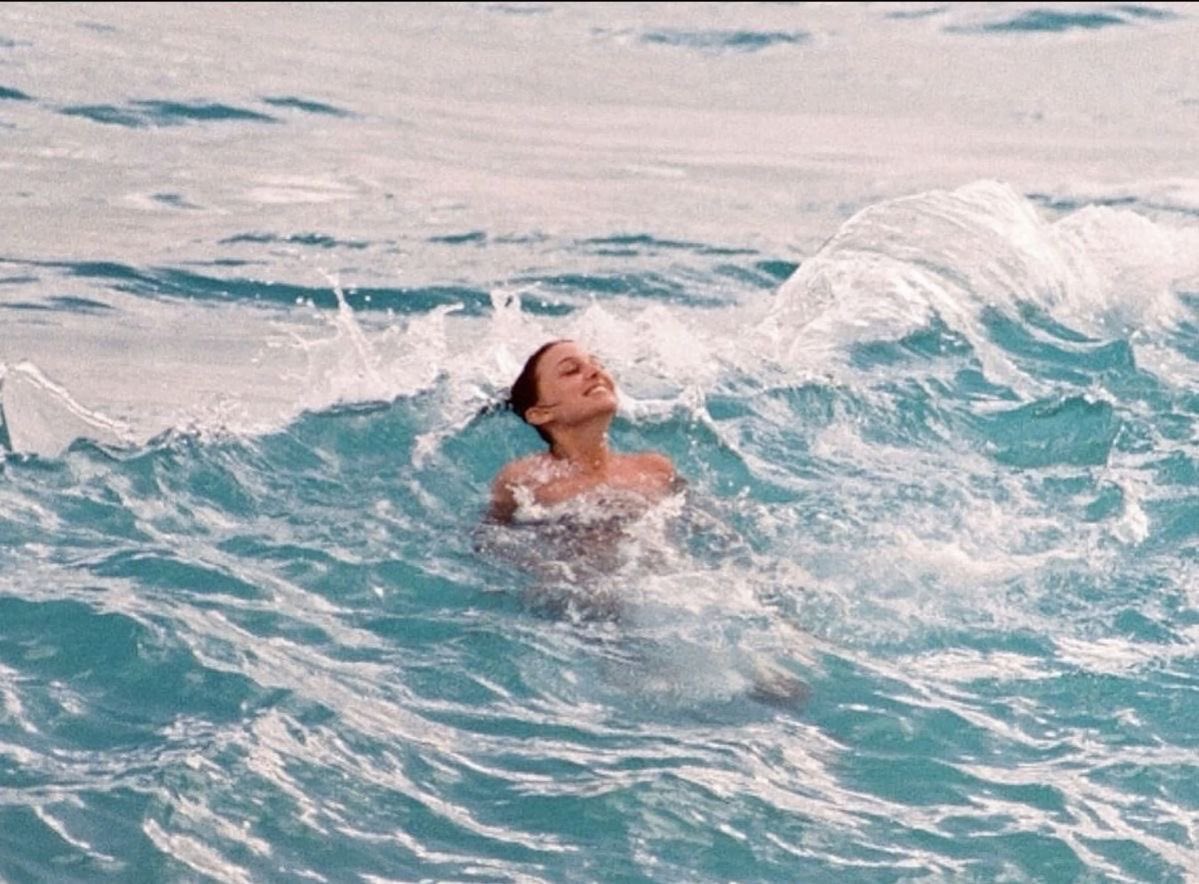 PeaceDefending's tweet image. Unlike Sabé, Padmé /is/ swimming. #SWRPPrideBeachParty