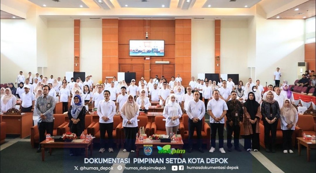 Pj Sekretaris Daerah (Sekda) Kota Depok, Nina Suzana memberikan sambutan dalam Bimbingan Teknis (Bimtek) Keluarga Berintegritas Bagi Keluarga Pimpinan dan Anggota Dewan Perwakilan Rakyat Daerah (DPRD) Kota  Depok, Selasa (24/06/2025) di Ruang Rapat Paripurna DPRD Kota Depok.