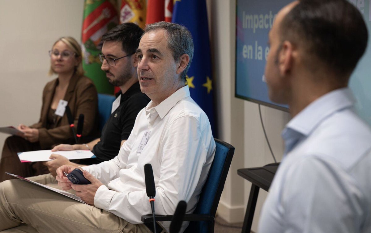 El pasado lunes, <a href="/melchor/">Melchor Gómez</a> y <a href="/moussaboumadan/">Moussa Boumadan</a> participaron en #TertulIA_UAM y #PedagogIA, encuentros sobre #IA y #Educación celebrados en #CampusUAM280.

<a href="/fuam_uam/">FundaciónUAM</a> <a href="/UAM_Madrid/">UAM Autónoma Madrid</a> <a href="/MadridNetwork/">Madrid Network</a>