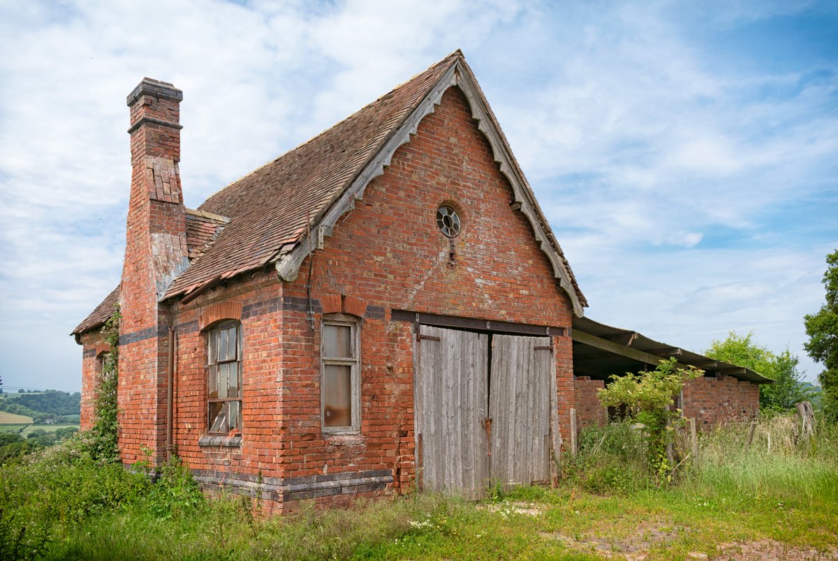 SteveTeratsia's tweet photo. #countrysidephotos #shropshire #uk #rural #abandoned #landscape #photography
I have a bit of a thing about old farm buildings, so photogenic and somehow mysterious... 📷 https://t.co/Bk8e2HgoY4