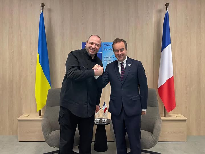 🇺🇦🚀🇫🇷 Ukrainian Defense Minister Umerov met with his French counterpart Lecornu in The Hague to discuss strengthening defense-industrial cooperation and launching joint projects, with a focus on missile technology.