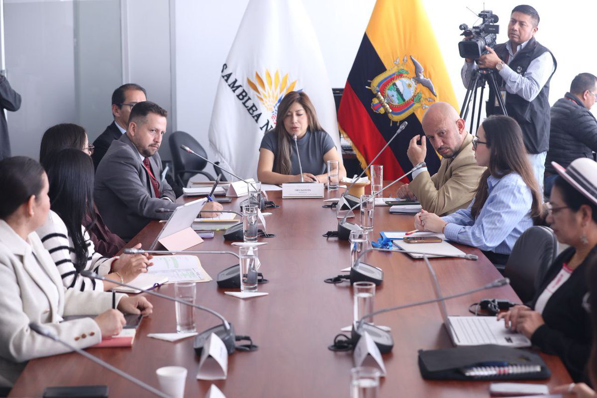 Se abordará el orden del día: dentro del marco del proyecto de Ley Orgánica Reformatoria a la Ley Orgánica de Personal y Disciplina de las Fuerzas Armadas, se recibirán las comparecencias de Joffre Lechón y Jhoanna Pullas.