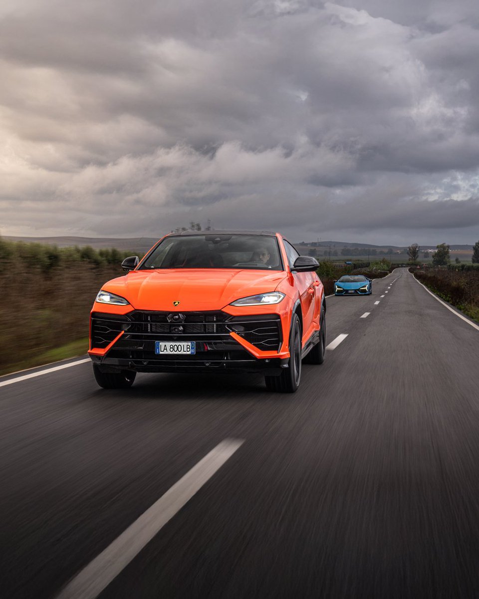 Lamborghini's tweet image. Different design, shared vision: to dominate their respective categories in true Lamborghini style. From performance to authentic DNA, Revuelto and Urus SE move side-by-side towards the future.