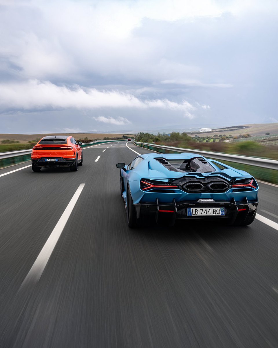 Lamborghini's tweet image. Different design, shared vision: to dominate their respective categories in true Lamborghini style. From performance to authentic DNA, Revuelto and Urus SE move side-by-side towards the future.