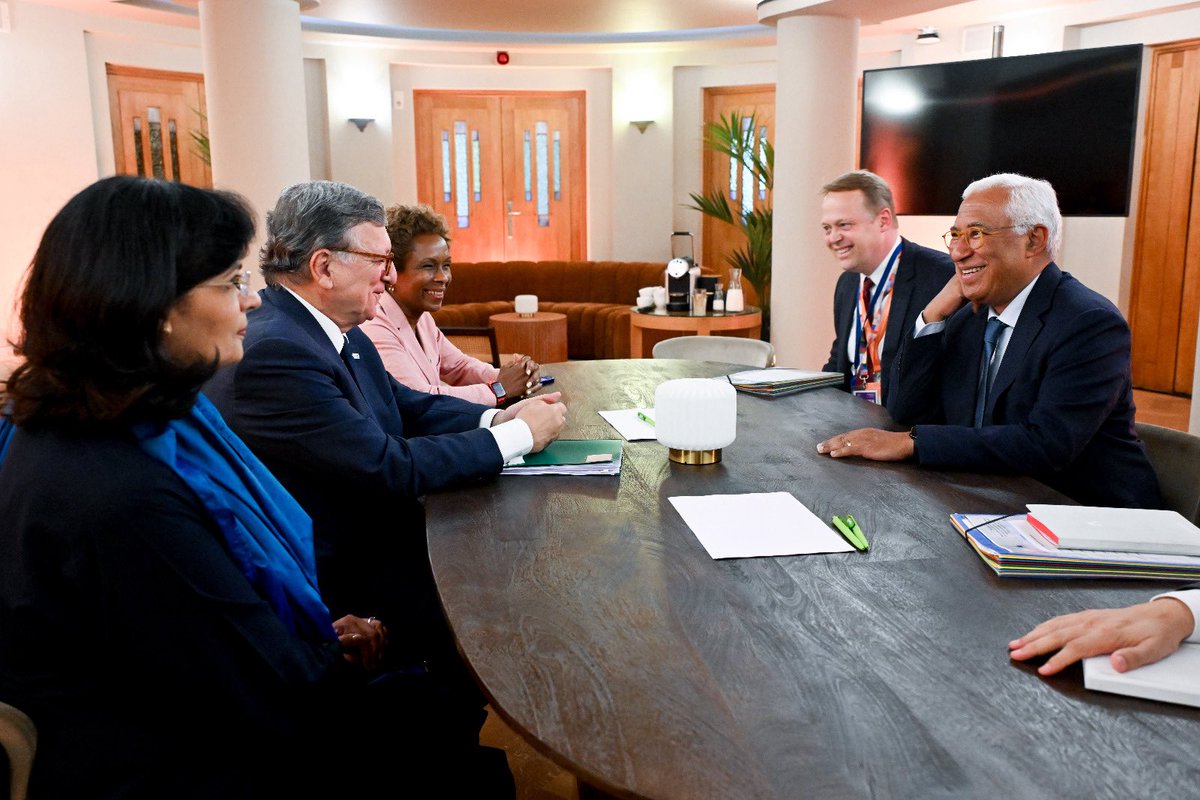 eucopresident's tweet photo. I met with Prof. @JMDBarroso and Dr. @SaniaNishtar, Chair of the Board and CEO of @gavi, the Vaccine Alliance, at GAVI high-level pledging summit.

This summit offers an opportunity for the EU to demonstrate its strong and continued commitment to global health security and to promote #vaccination.