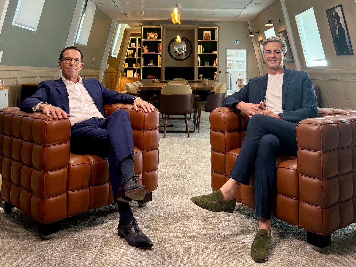 J'ai interviewé le Directeur Général de L'Oréal.

Voici sa stratégie pour rester N°1 de la beauté :

- 38 ans de carrière chez L’Oréal.
- 38 marques internationales.
- 90 000 salariés.
- 150 pays.

Nicolas Hieronimus dirige l’un des groupes les plus puissants d’Europe.

Et vous