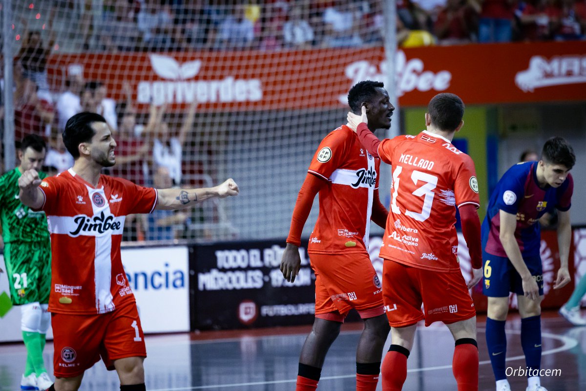 Ayer fue un día especial, conseguimos sumar el 2 punto de la final, y dimos un paso muy importante.

Pero todavía no hay nada hecho.

Mañana volvemos a jugar en el Palacio, y sabemos lo que hay en juego.

EQUIPO+AFICIÓN 💯 

¡𝐕𝐚𝐦𝐨𝐬 @Jimbeecartagena ! ⚔️♥️

@Munichsports ✖️