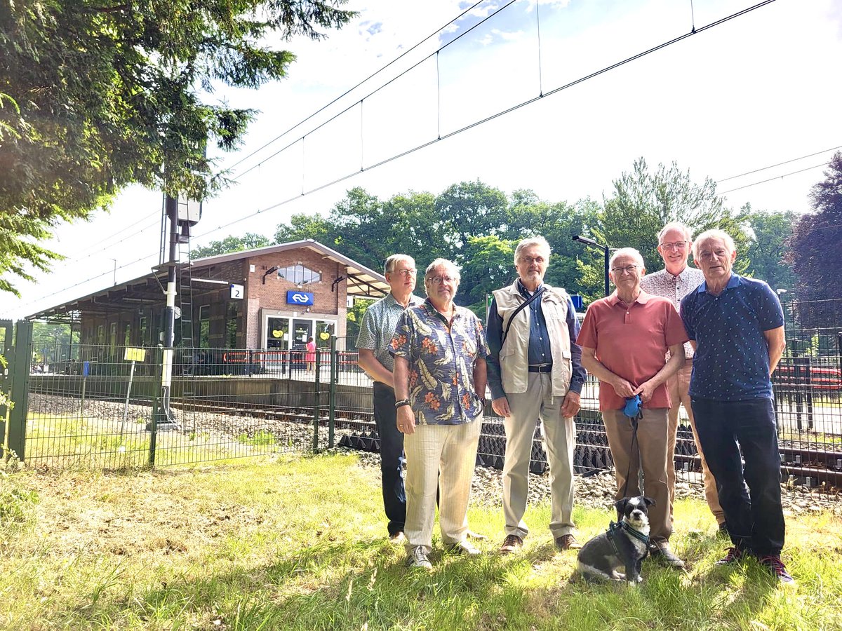 We moeten zuinig zijn op ons erfgoed. Ermelo heeft 105 gemeentelijke monumenten Maar er zijn vast nog meer gebouwen of objecten die deze betiteling verdienen ? Tips ? Suggesties ? Laat het de werkgroep (foto) weten, mail aan voorzitter@vh-ermeloo.nl