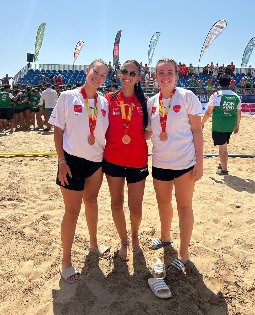 Balonmano Torrejon (@bmtorrejon) on Twitter photo 🥉 BRONCE 🥉
Tercer puesto y medalla de bronce para las juveniles de la <a href="/fedmadridbm/">Fed. Madrileña BM.</a> en el CESA de BM PLAYA. ¡Enhorabuena, chicas! Estamos orgullosos de vuestro esfuerzo y trabajo. ¡¡Vamos!!
#torrejónenelcorazón
#balonmanomadrileño 🥉 BRONCE 🥉
Tercer puesto y medalla de bronce para las juveniles de la <a href="/fedmadridbm/">Fed. Madrileña BM.</a> en el CESA de BM PLAYA. ¡Enhorabuena, chicas! Estamos orgullosos de vuestro esfuerzo y trabajo. ¡¡Vamos!!
#torrejónenelcorazón
#balonmanomadrileño