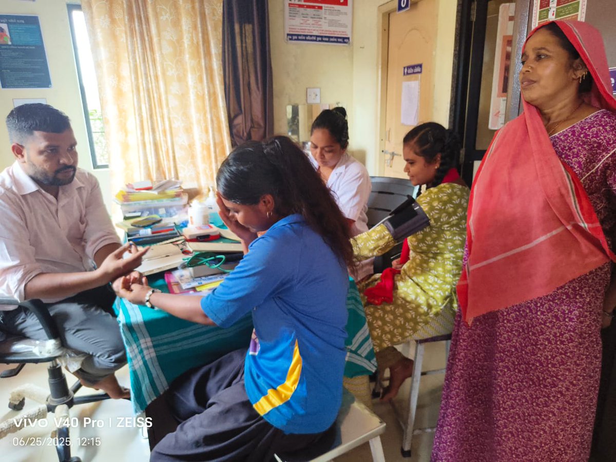 AAM_Valpor's tweet image. #AAMVALPORE ખાતે આજે ગૌરવ દિવસે #T3કેમ્પ રાખવામા આવેલ હતો..
1) કિશોરીઓનુ #હીમોગલોબીન તપાસ કરવામા આવી
2) #આર્યનગોળી ગળાવવામા આવી
3) #માસિકસ્ત્રાવ અંગેની #માનસિકઆરોગ્ય બાબતે સજાગતા અને #ન્યુટરીેશન અંગેની માહિતી આપવામા આવી
@Bharuch_Health 
@DDOBHARUCH1 
@CollectorBharch @MoHFW_INDIA