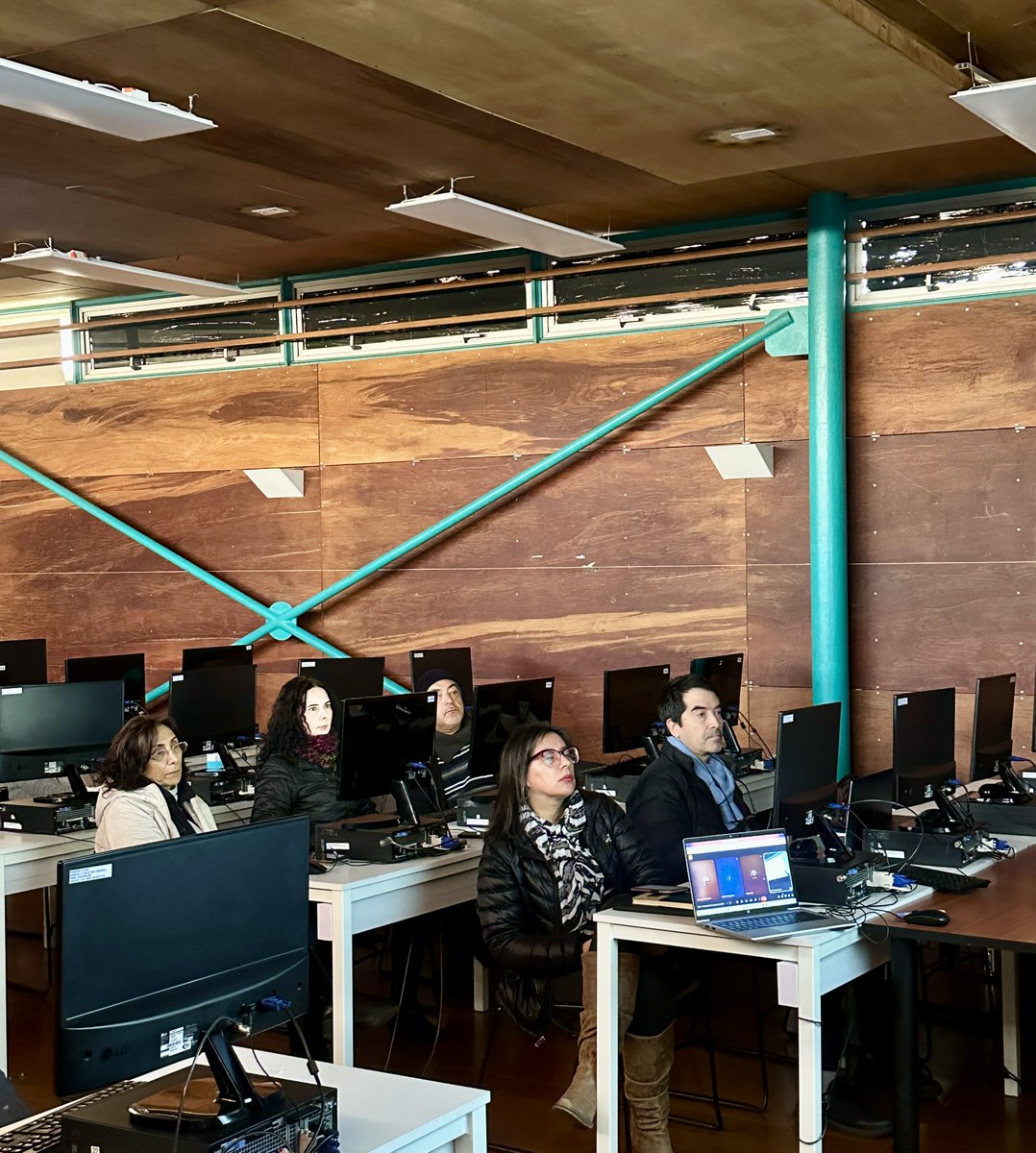 Hoy cerramos con éxito el Ciclo de Capacitaciones en Wikidata y OpenRefine a SISIB <a href="/uchile/">Universidad de Chile</a> 

Durante tres sesiones, profundizamos en herramientas clave para estructurar y publicar datos abiertos, promoviendo buenas prácticas y colaboración en torno al conocimiento libre.