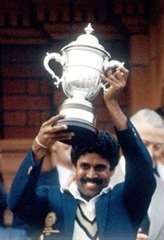 25 जून 1983, 

हिंदुस्तान दिल थाम कर, रेडियो से चिपका बैठा था। आज लॉर्ड्स के मैदान में भारत फाइनल खेल रहा था, 

और सामने थी दैत्याकार, अपराजेय, दो बार की विश्व विजेता - वेस्टइंडीज,
●●
भारत कमजोर टीम था। उसके फाइनल पहुचने पर लोगो को लगा, कि सारा मजा किरकिरा हो गया। 

विव