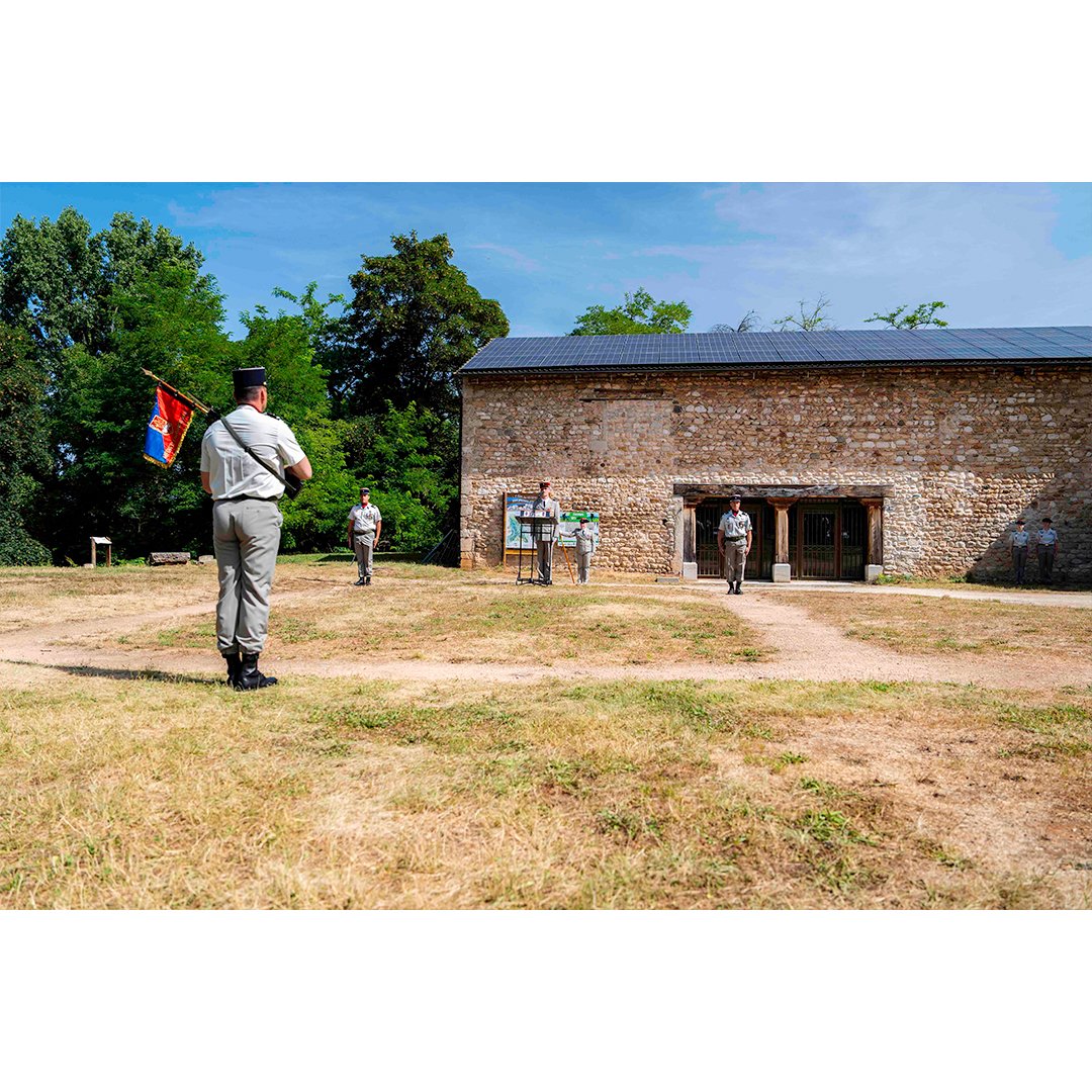 RegimentMedical's tweet image. Passation de commandement – 5e Cie médico-chirurgicale 🫡
Aujourd’hui, la 5e compagnie du régiment médical a vécu un moment fort de tradition et de transmission.
Le capitaine Emmanuel a officiellement passé le flambeau au capitaine Fabien, nouveau commandant d'unité.
#rmed