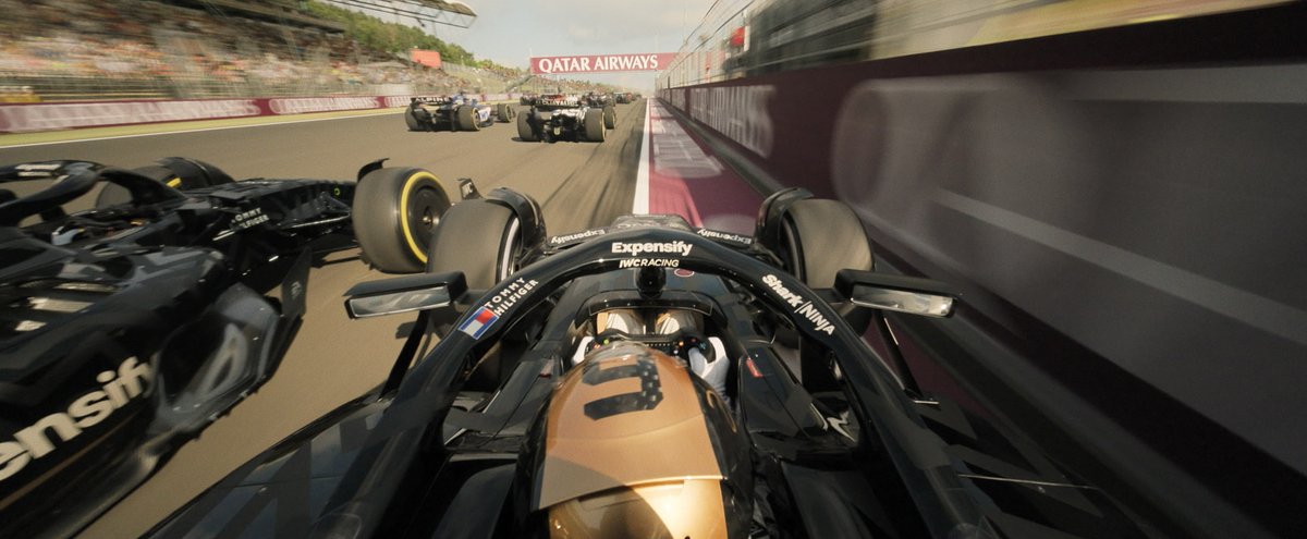 PabloPlanovsky's tweet photo. F1: The Movie es un espectáculo digno, para ver exclusivamente en cine. Es una sucesora espiritual de Top Gun: Maverick, aunque no esté a la misma altura. El sonido, la música y las tomas de las carreras son espectáculares. Una de las películas más entretenidas del año. https://t.co/SehAZRVyNA