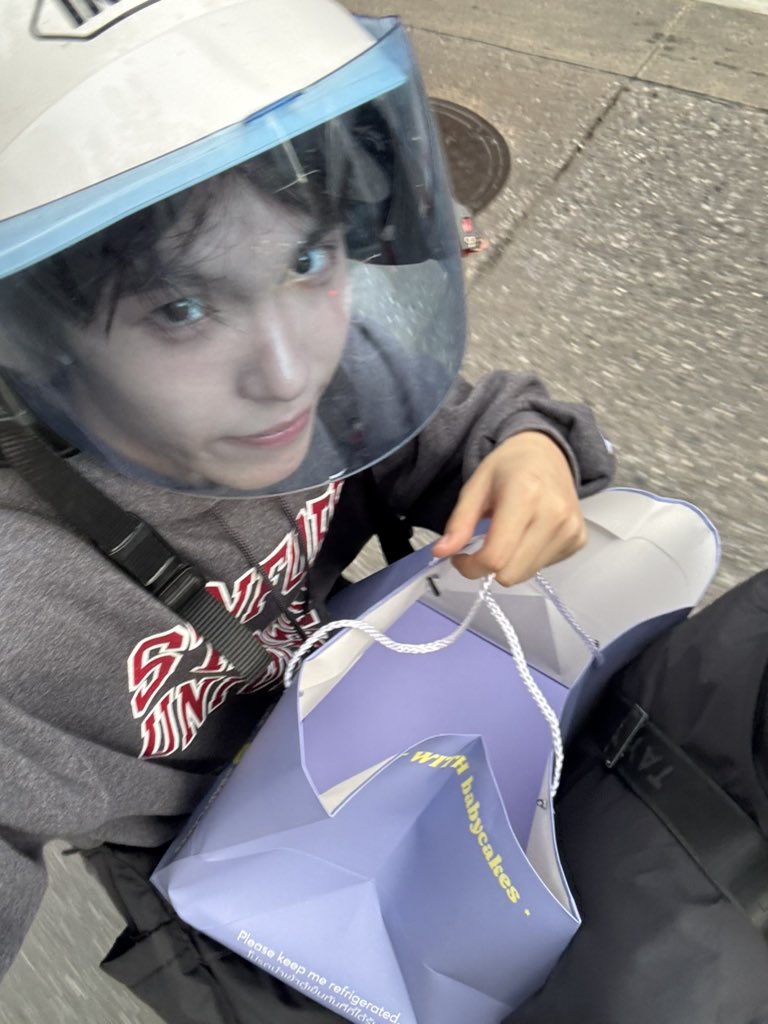 tananloh_'s tweet photo. เคนจิต้องได้เค้ก https://t.co/bdf7ql4i4e