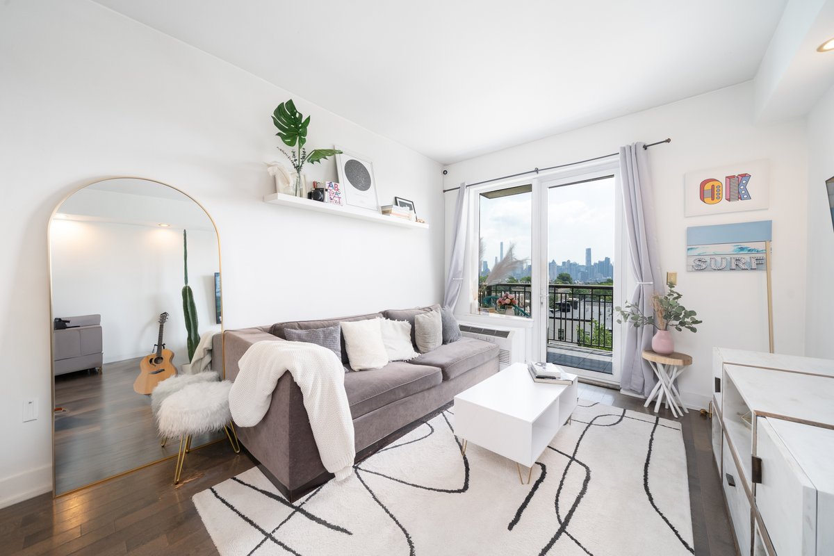 AgentMikeCheck's tweet image. 💥New to Union City Market | Public Open House Sunday 6/29 1-3pm💥
📍3312 Hudson Ave. #6G Union, NJ📍
Beds: 2 🛏 Baths: 1.5 🚽
✔️Stainless Steel Appliances 
✔️Hardwood Floors
✔️Outdoor Space
✔️NYC Views