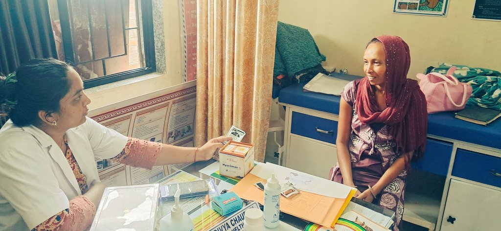 AAM_Valpor's tweet image. #AAMVALPORE
#PHCKHARETHA 
#NETRANGBLOCK
 આમ વાલપોરના #આરોગ્યકર્મચારીઓ દ્વારા #ઝાડાનાદર્દીને #ORS નું #પેકેટ આપી તેને બનાવવાની રીત તથા #ચોમાસાનીઋતુ દરમ્યાન #પાણી #ઉકાળીને પીવાનું જાણવામાં આવેલ હતું