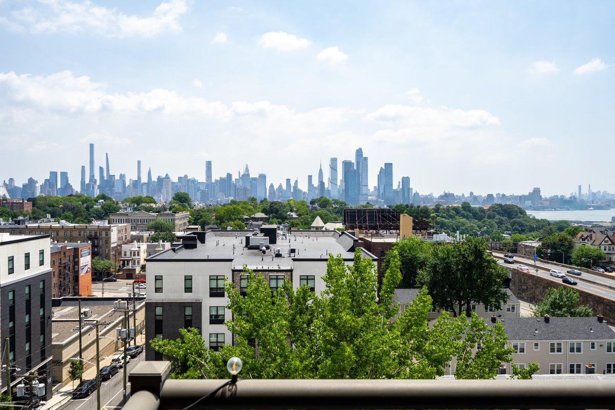 AgentMikeCheck's tweet image. 💥New to Union City Market | Public Open House Sunday 6/29 1-3pm💥
📍3312 Hudson Ave. #6G Union, NJ📍
Beds: 2 🛏 Baths: 1.5 🚽
✔️Stainless Steel Appliances 
✔️Hardwood Floors
✔️Outdoor Space
✔️NYC Views