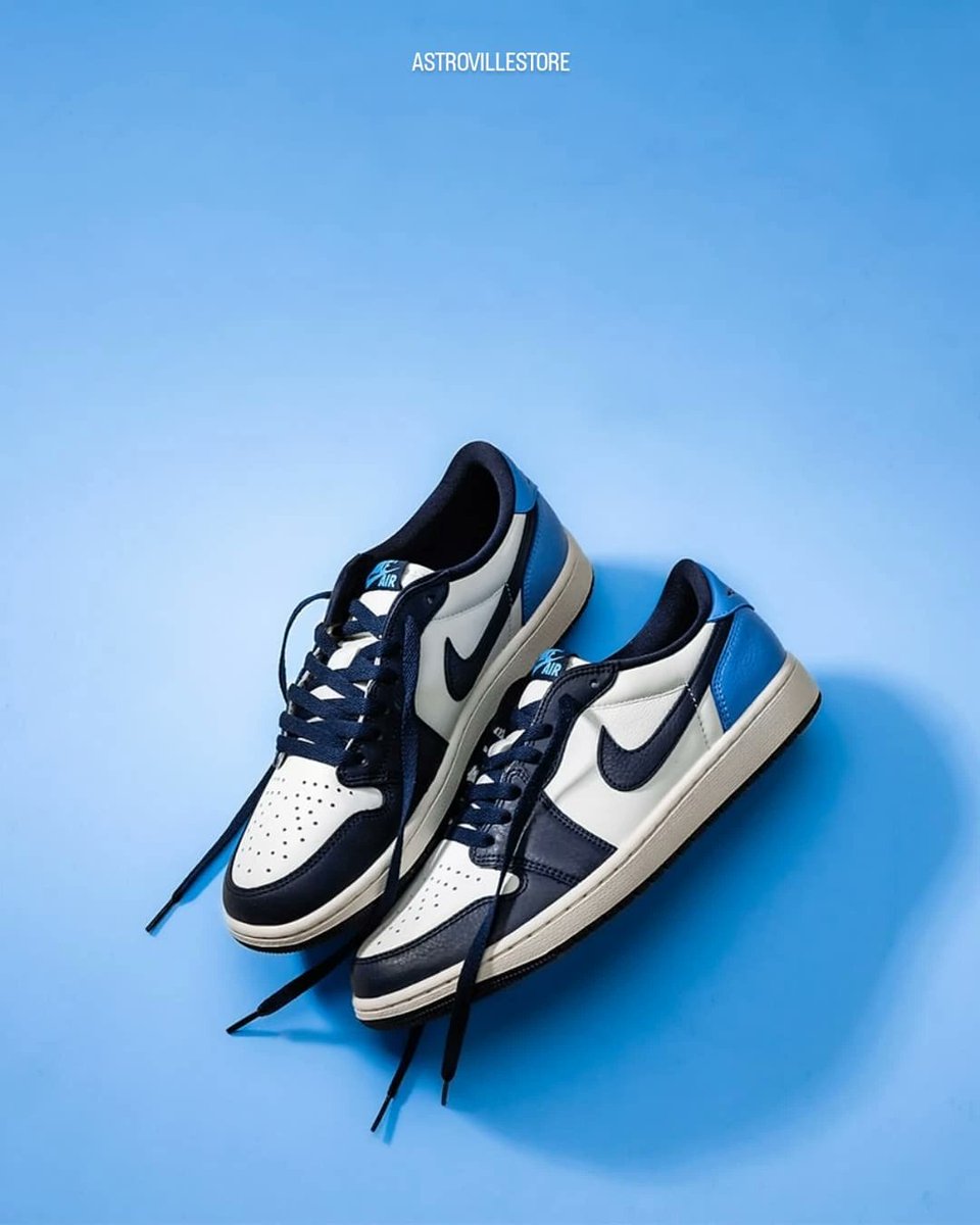 AstrovilleSt0re's tweet photo. THE NIKE AIR JORDAN 1 LOW ‘OBSIDIAN UNC’

#sneakers #jordans #jordan1 #shoes #obsidian #jordan1low #jordanlow https://t.co/oTSrW3R6Az