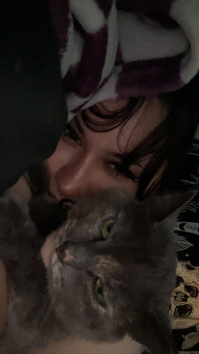 🕷️ (@yeumi) on Twitter photo 