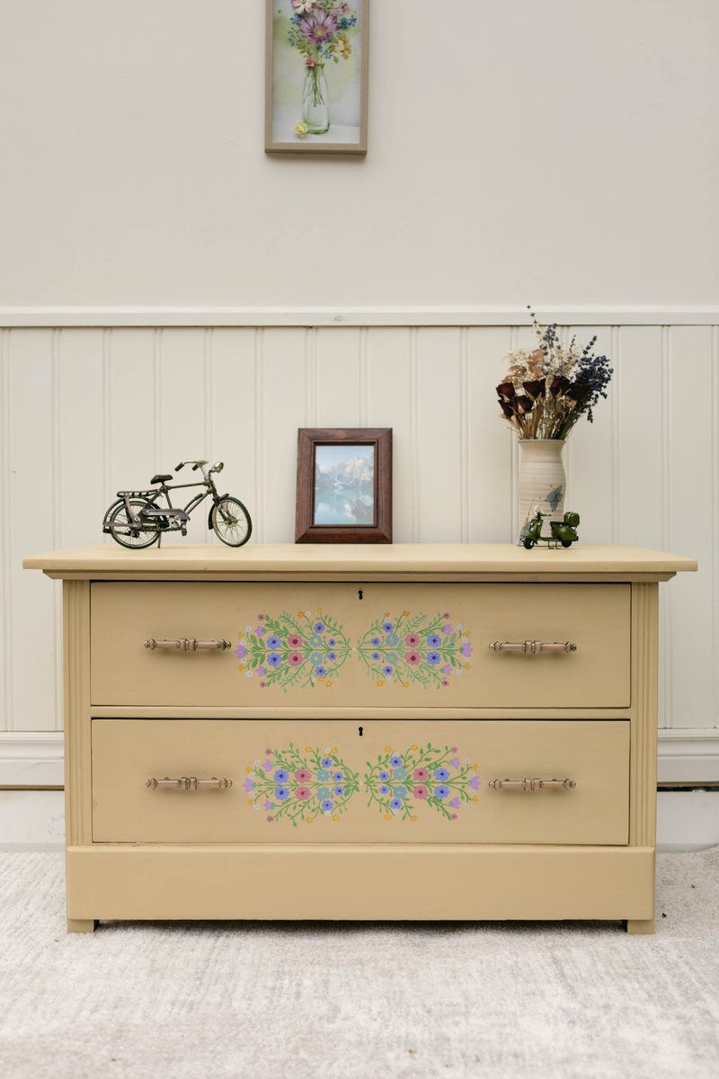 beyondpaintdiy's tweet image. Our Buttercream color is the perfect warm neutral for summer spaces—soft, inviting, and ready to brighten up any room, inside or out!

#BeyondPaint #ButtercreamColor #DIYHomeProjects #SummerDecor #PaintInspiration #HomeRefresh #FurnitureFlip #NoSandNoPrime #NeutralPalette