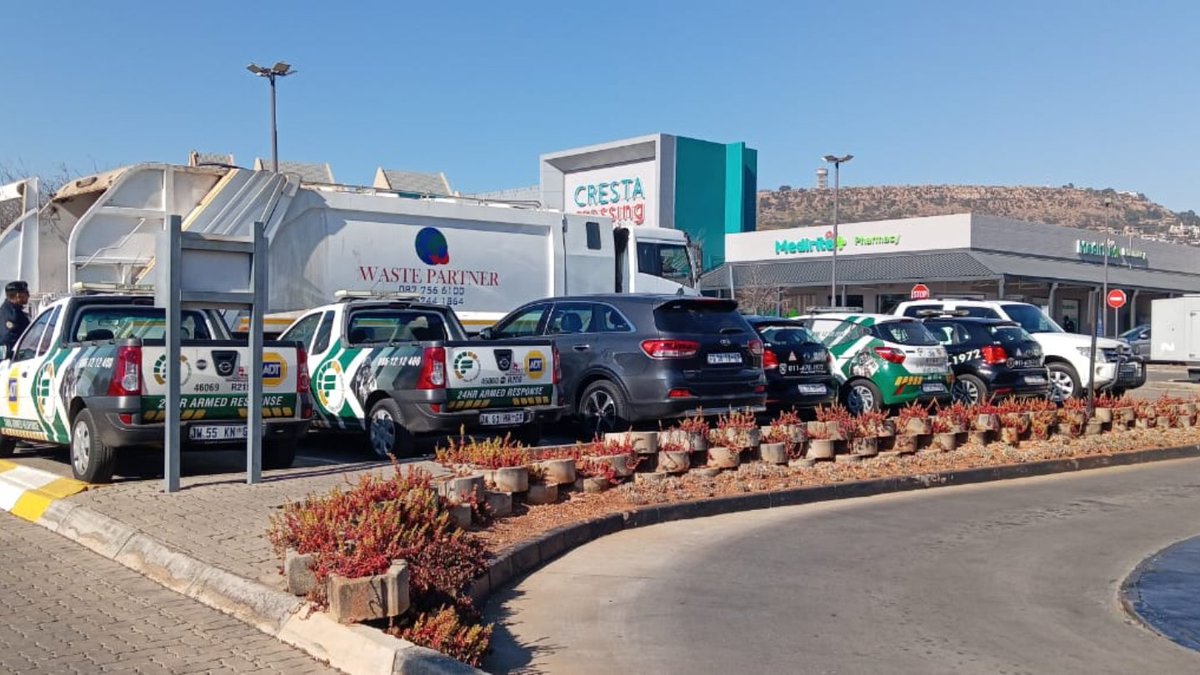 Fidelity_Secure's tweet photo. Our Fidelity officers are on the ground at Cresta Crossing, maintaining a strong security presence to ensure that shops, staff, and customers remain safe throughout the day.
#FidelityGuarding #CrestaCrossing #VisibleProtection #CommunitySafety #OnDutyAlways #SafeSpaces https://t.co/JzhqEwGffe