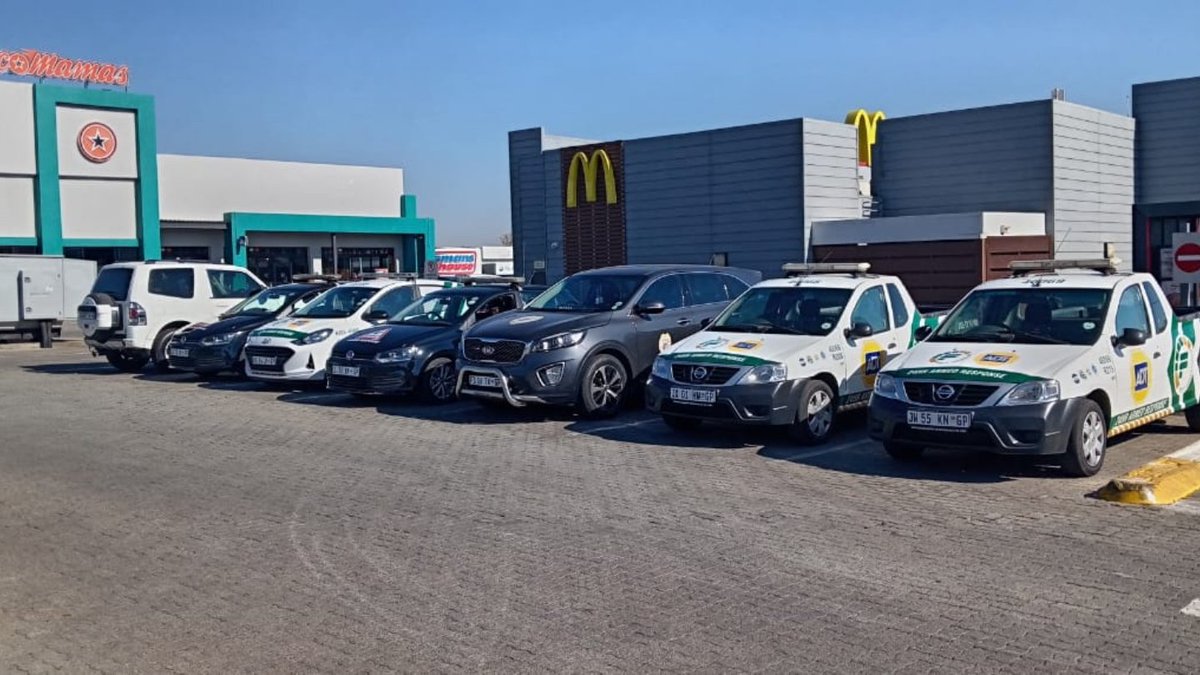 Fidelity_Secure's tweet photo. Our Fidelity officers are on the ground at Cresta Crossing, maintaining a strong security presence to ensure that shops, staff, and customers remain safe throughout the day.
#FidelityGuarding #CrestaCrossing #VisibleProtection #CommunitySafety #OnDutyAlways #SafeSpaces https://t.co/JzhqEwGffe