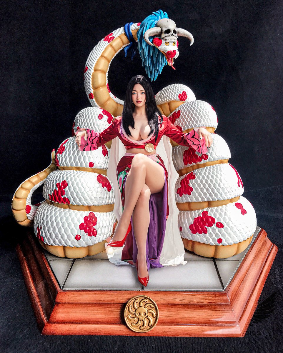 me as a boa hancock figurine
.
.
 (edit courtesy of my photographer androthekim0131 on ig)