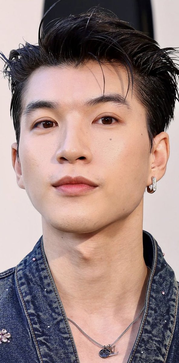Lu6inda2's tweet photo. Cận cảnh vẻ đẹp quyến rũ ,cuốn hút của HIEUTHUHAI qua ống kính gettyimages

@louisvuitton
HIEUTHUHAI in Paris for LVMenSS26
#HIEUTHUHAIxLVMenSS26 https://t.co/3U4hj4APLR