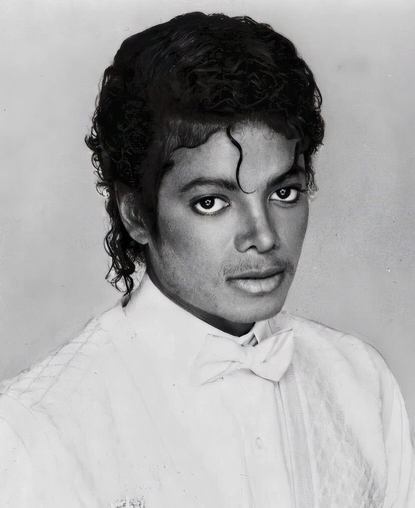 Forever in our hearts 🕊️🤍

#16YearsWithoutMichaelJackson