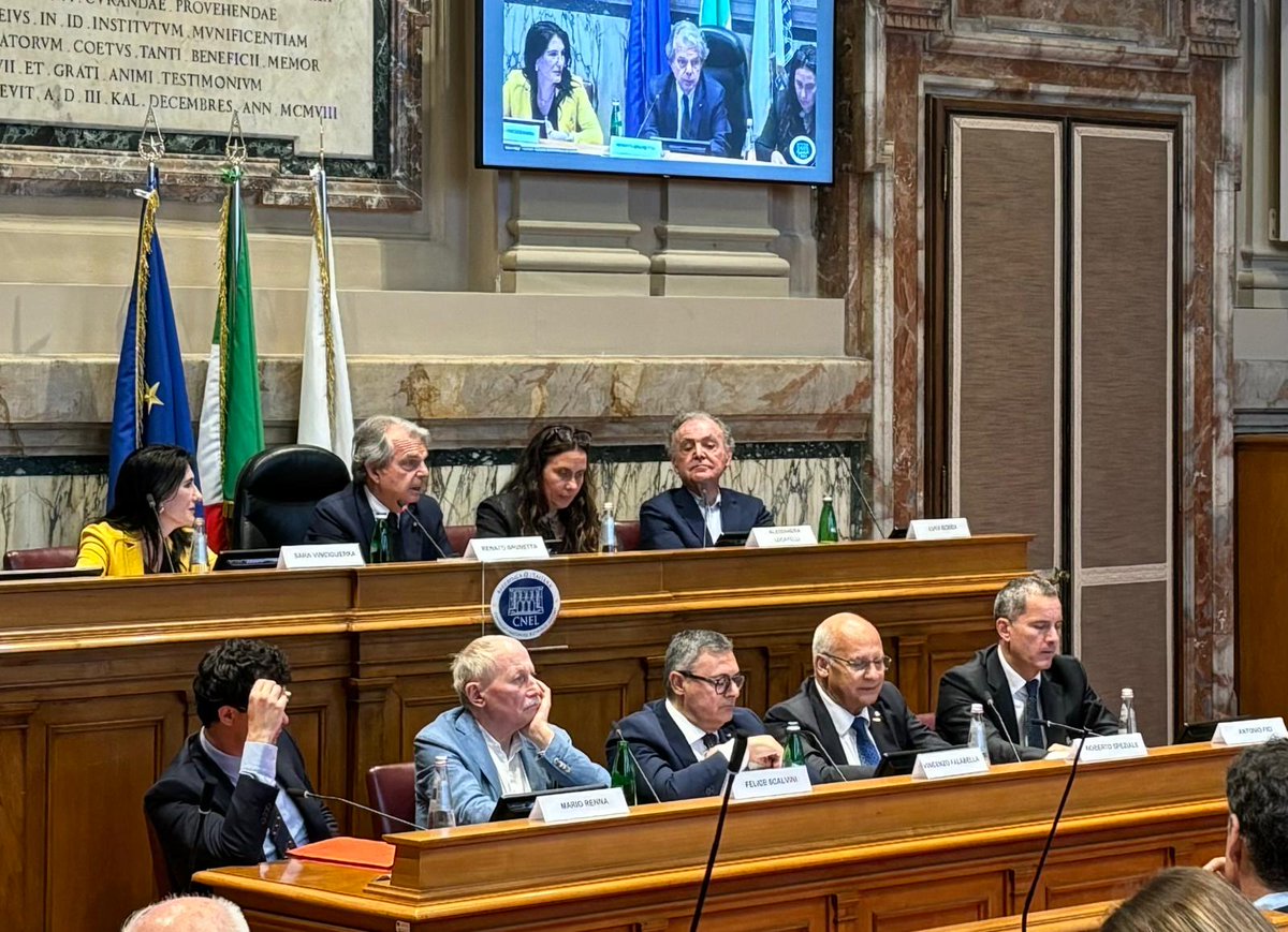 Consiglio Nazionale dell'Economia e del Lavoro (@cnel_it) on Twitter photo Presentato al CNEL il Quaderno “Terzo settore e amministrazione di sostegno. Questioni, scenari e prospettive”, curato da <a href="/terzjus/">TerzJus - Osservatorio del Terzo Settore</a>. Il convegno è stato organizzato dall’Osservatorio Inclusione e Accessibilità, coordinato dal consigliere <a href="/Vinc_Falabella/">Vincenzo Falabella 🇮🇹</a>.
👉cnel.it/Comunicazione-… Presentato al CNEL il Quaderno “Terzo settore e amministrazione di sostegno. Questioni, scenari e prospettive”, curato da <a href="/terzjus/">TerzJus - Osservatorio del Terzo Settore</a>. Il convegno è stato organizzato dall’Osservatorio Inclusione e Accessibilità, coordinato dal consigliere <a href="/Vinc_Falabella/">Vincenzo Falabella 🇮🇹</a>.
👉cnel.it/Comunicazione-…