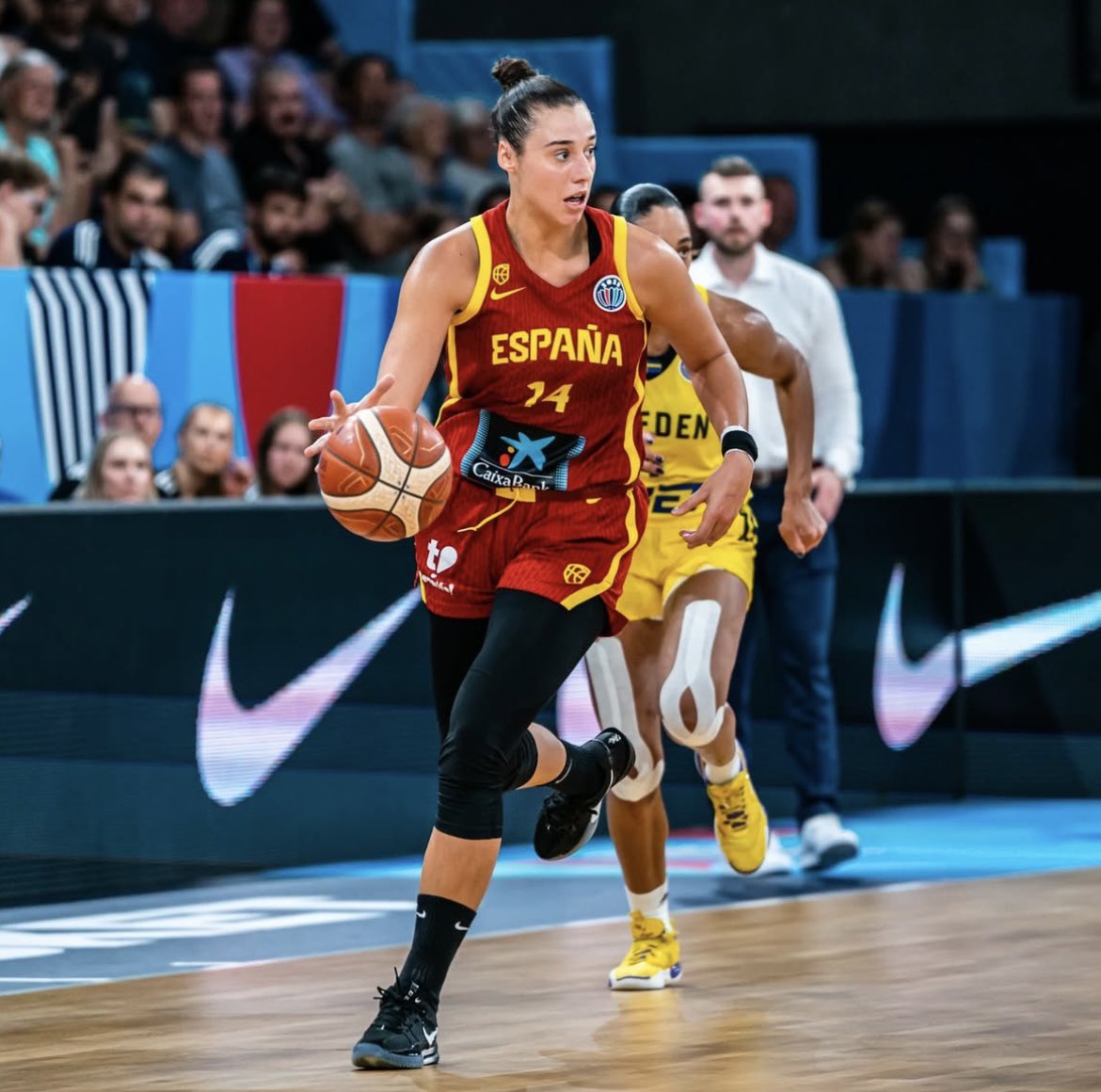 papaporzingis's tweet photo. Raquel Carrera volvió a pista hace 4 meses tras una rotura de LCA.

Por si fuese poco, hace mes y medio tuvo un esguince de grado 3 en el tobillo.

Hoy ha clasificado a España a semis con 37 de valoración, 19/19 TL y 67% TC.

Eres ENORME @raquelcarrera_ 🔥 https://t.co/6KuKNN1thB
