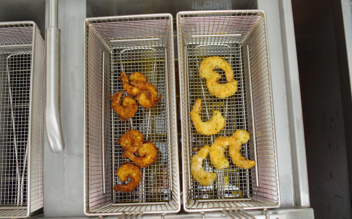 Even small habits can lead to wasted oil and lower #foodquality. Learn the most common #fryingoil mistakes and how to avoid them: loom.ly/cppSJ6o