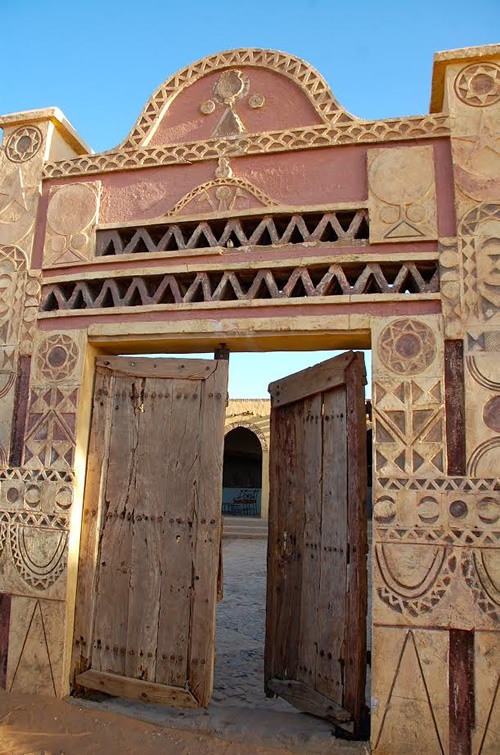 Design Details of a Traditional Nubian Gate.
Northern Sudan.

#SudaneseCulture 
#ثقافة_سودانية