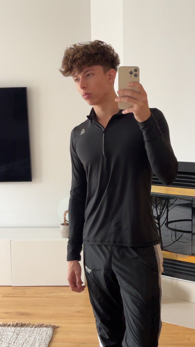 Drop a 🔥 if you’ve got good taste in men.🥵

It would be best to drop it here👇
onlyfans.com/hung.archer/c12