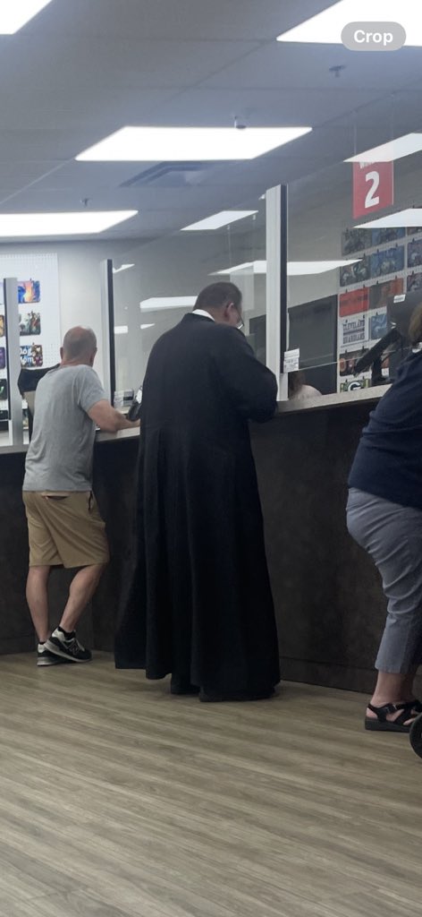 GotDave41's tweet image. I’m at the DMV. it’s 90° out and it feels like the AC isn’t on… then this happened… this gotta be a sign 🤣