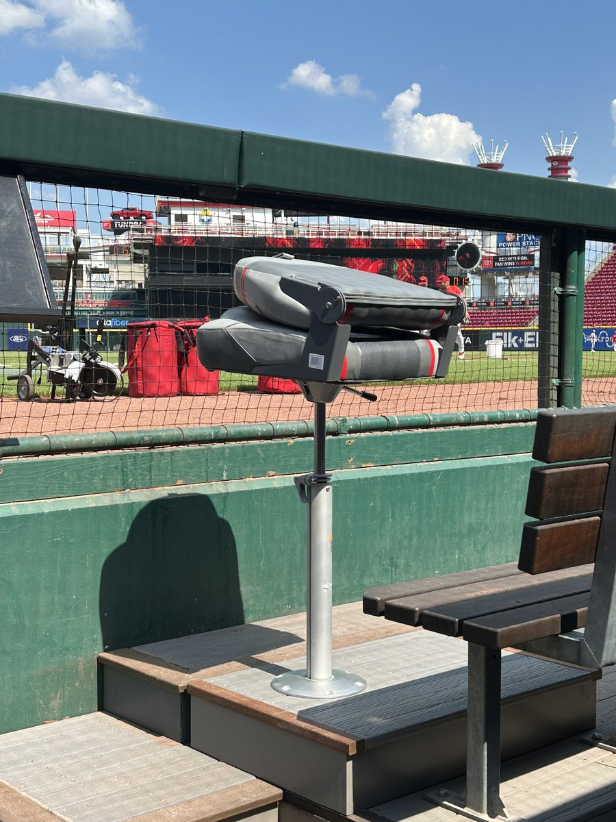 Jomboy Media (@jomboymedia) on Twitter photo Terry Francona had a personal seat installed in the Reds dugout that is from a boat
(via <a href="/CharlieG__/">Charlie Goldsmith</a>) Terry Francona had a personal seat installed in the Reds dugout that is from a boat
(via <a href="/CharlieG__/">Charlie Goldsmith</a>)