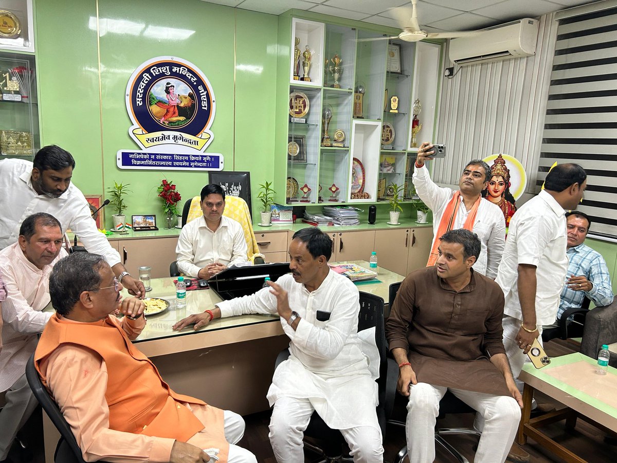 आज सरस्वती शिशु मंदिर सेक्टर 12 नोएडा में "कांग्रेस द्वारा लगाए गए आपातकाल के काले अध्याय के 50वें वर्ष पर BJP नॉएडा महानगर द्वारा आयोजित  सम्मिलित हुआ। कार्यक्रम के मुख्य अतिथि डॉ श्री दिनेश शर्मा पूर्व उप मुख्यमंत्री ने इस काले दिवस के विषय पर विस्तृत रूप से जानकारी प्रदान की।